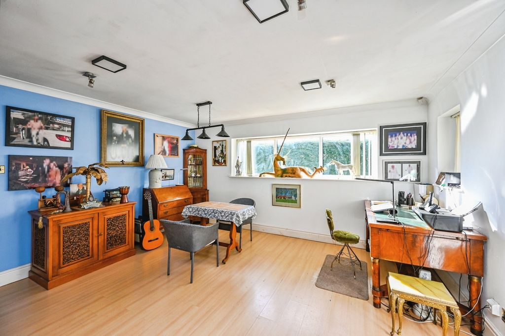 Property photo 3 of 21 Pbox-Img.Jpg