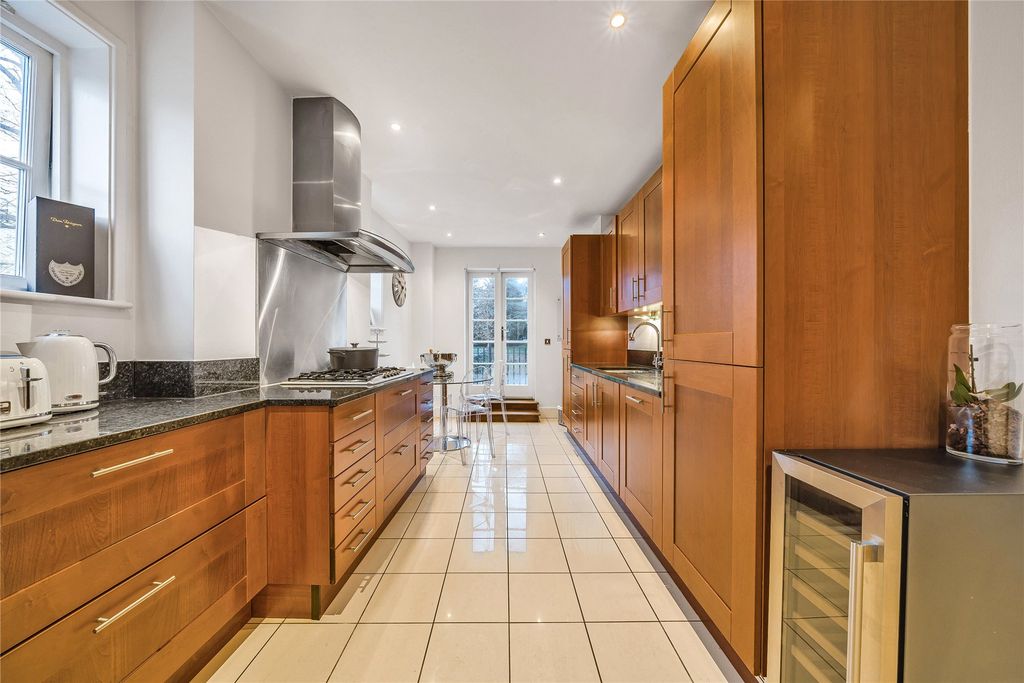 2 bed flat for saleWesterham Road, Keston BR2 photo 5