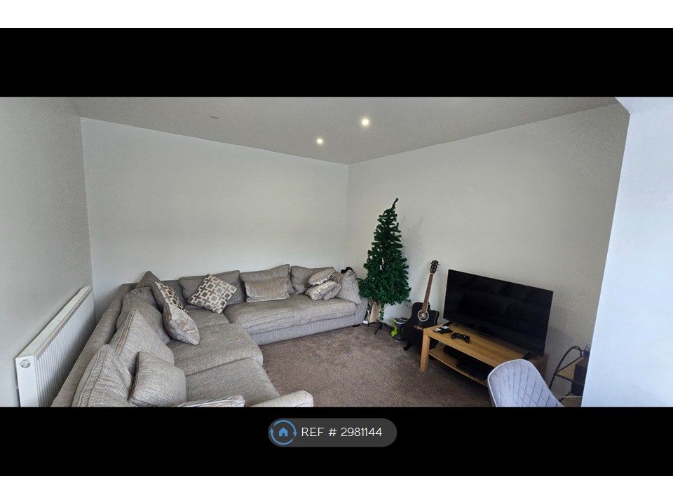 Property photo 3 of 27