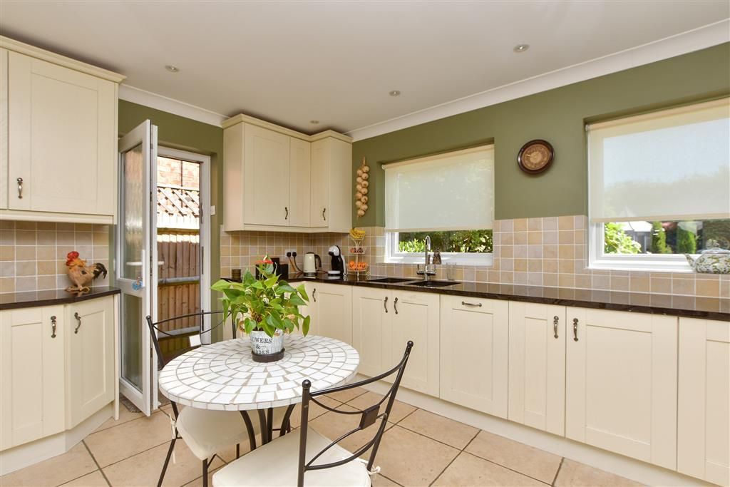 Property photo 2 of 13 Kitchen