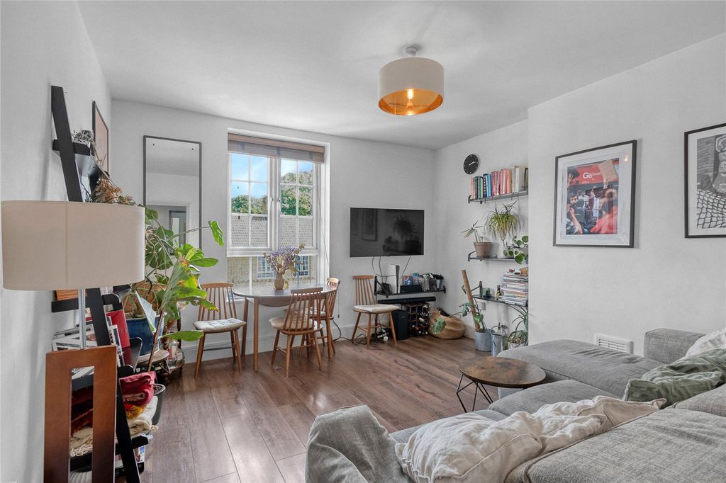 Property photo 1 of 8 Living Room
