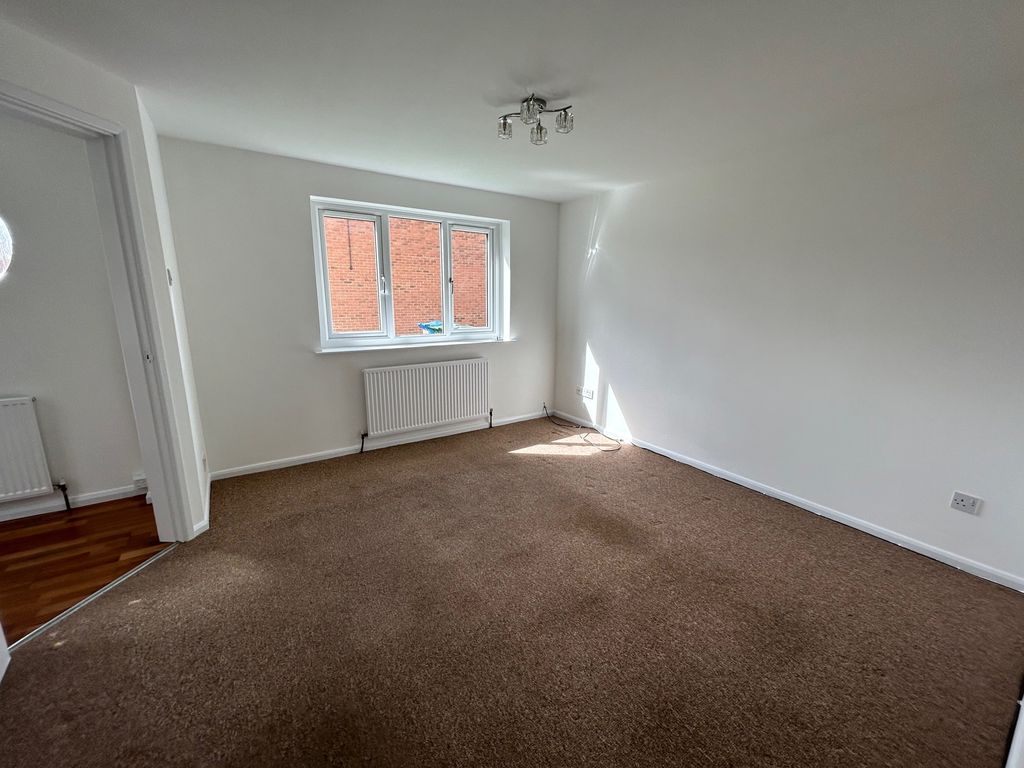 Property photo 3 of 10 Living Room