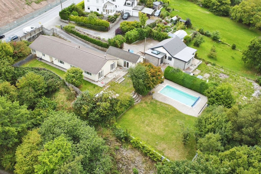 Property photo 1 of 32