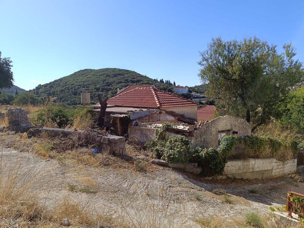 Property photo 1 of 7 Plot With An Old House In Troiannata Village, Kefalonia