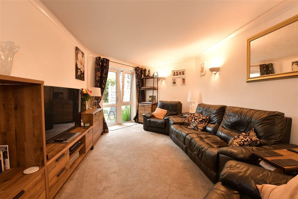 Property photo 2 of 9 Lounge/Dining Room