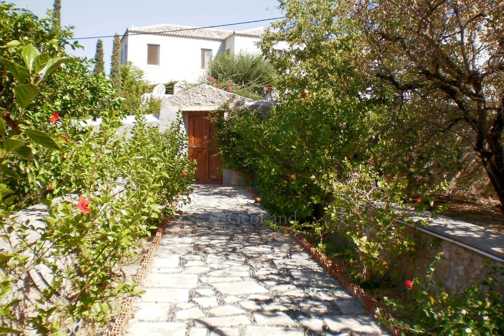 Property photo 2 of 46