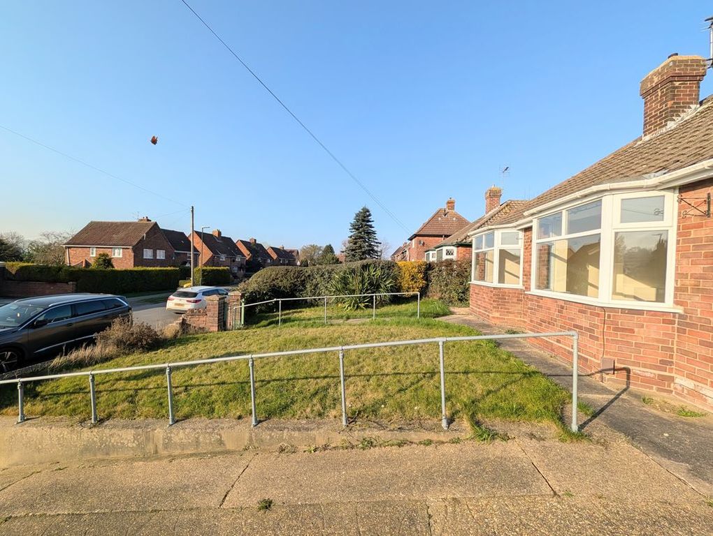 Property photo 2 of 12 Front Garden