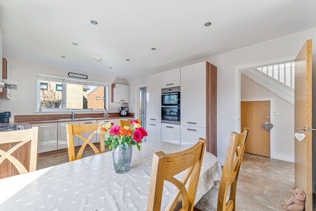 Property photo 3 of 38 Photo 21