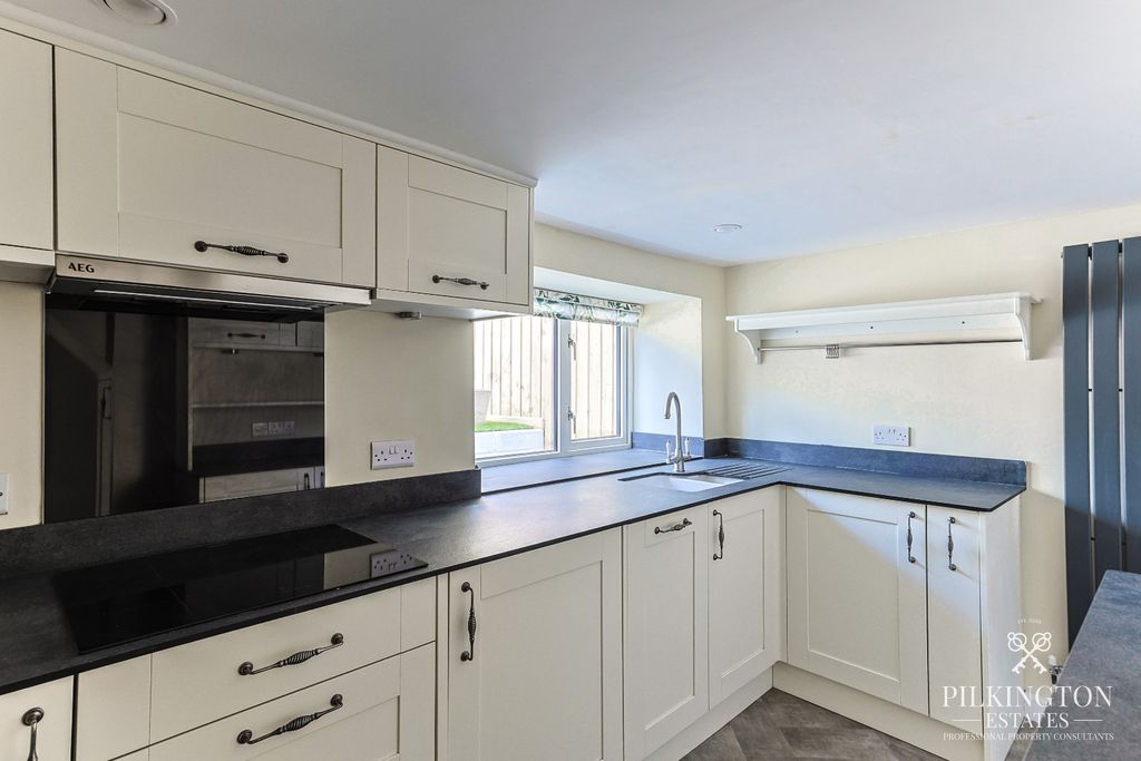 Property photo 3 of 11 5388095