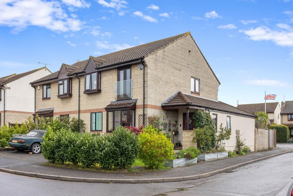 Property photo 1 of 28