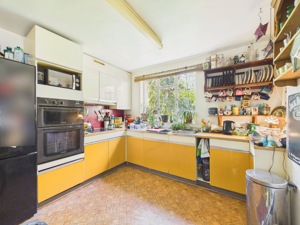 Additional image 5 of 3 bed flat for saleClifton Crescent, Folkestone, Kent CT20