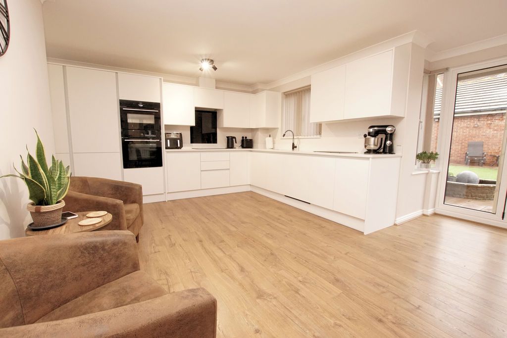 Property photo 2 of 19 Kitchen