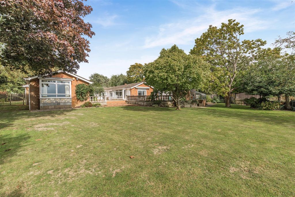 Property photo 1 of 27 Externally