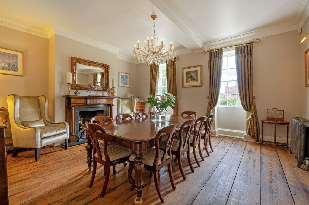 Property photo 3 of 21 Dining Room