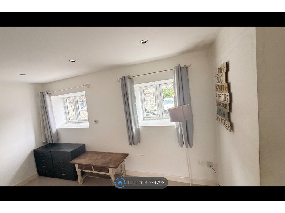 Property photo 2 of 27