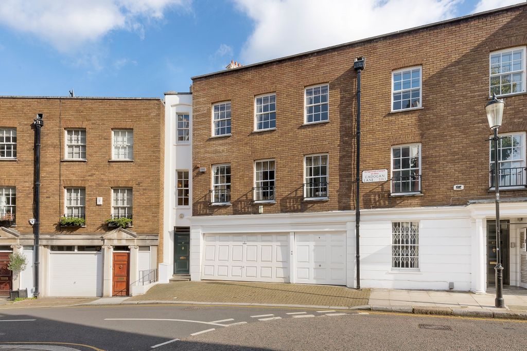 Property photo 2 of 10 Cadogan Lane