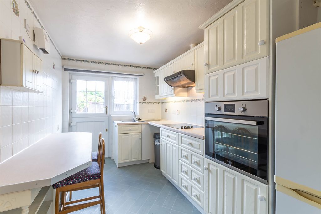 Property photo 3 of 14 Kitchen