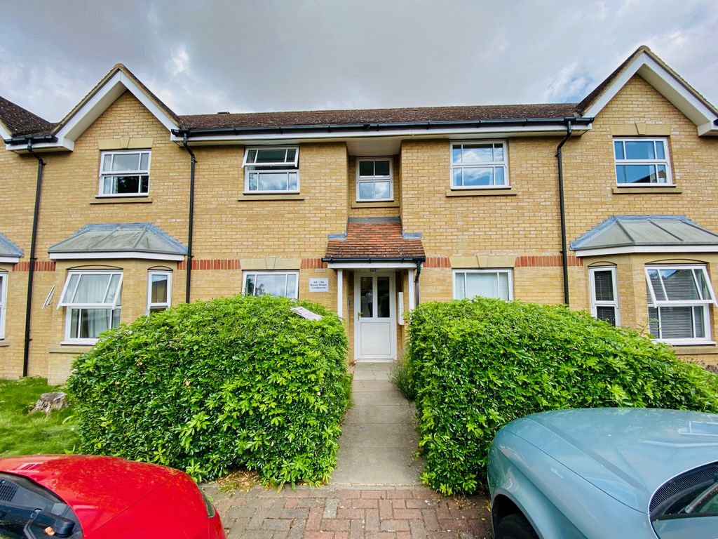 Property photo 1 of 8 2 Bedroom Flat