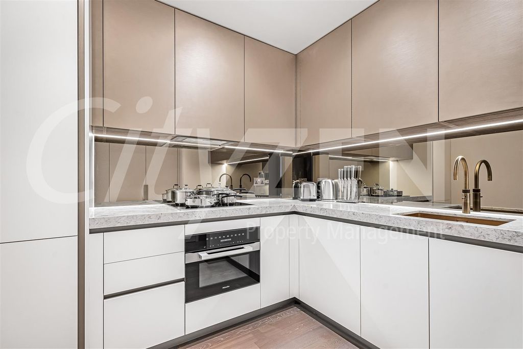 Property photo 3 of 23 Kitchen