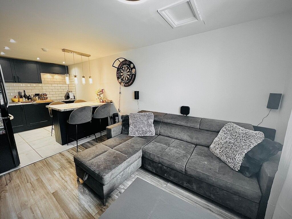 Property photo 1 of 15 Living Room/Kitchen