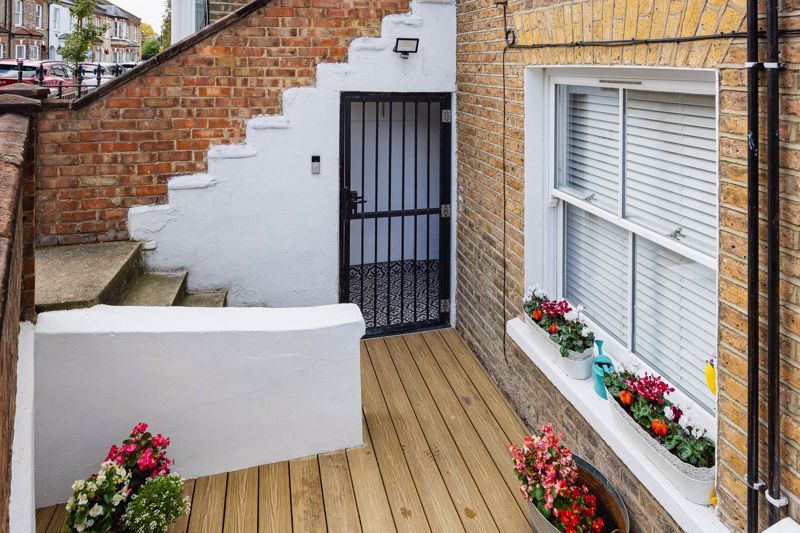 Property photo 1 of 9 Photo 8