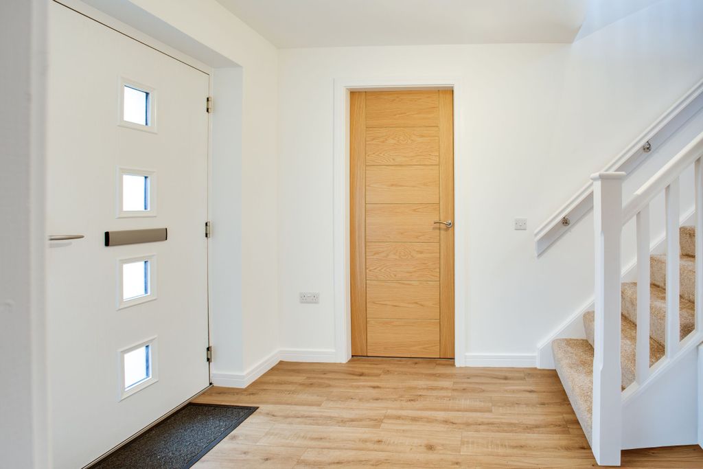 Property photo 3 of 27