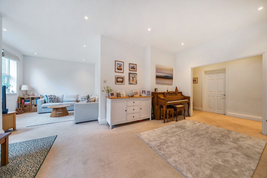 Property photo 2 of 13 1522420-7-6Aabb0d...