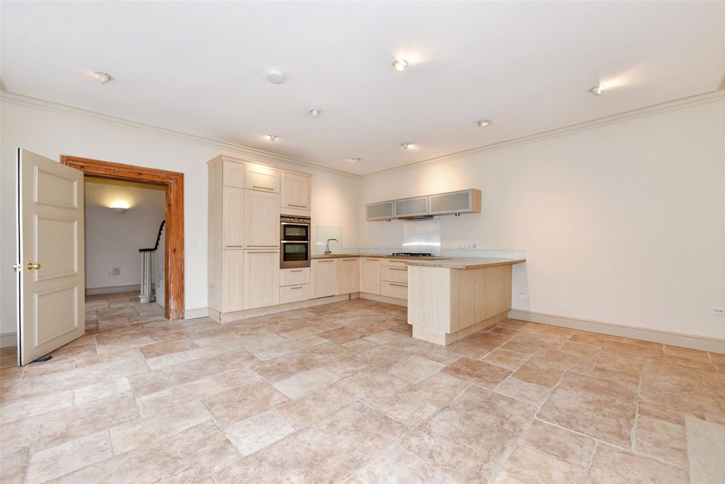 Property photo 2 of 10 Kitchen/Dining Room
