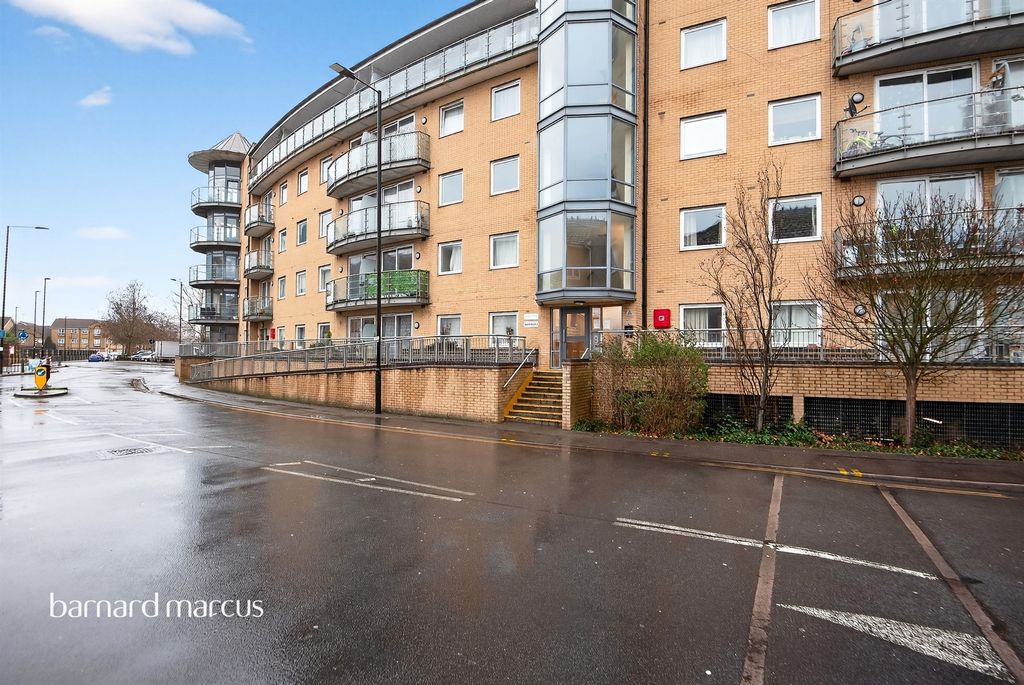 Property photo 1 of 8