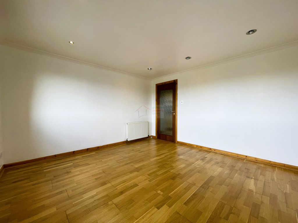 Property photo 3 of 10 Lounge