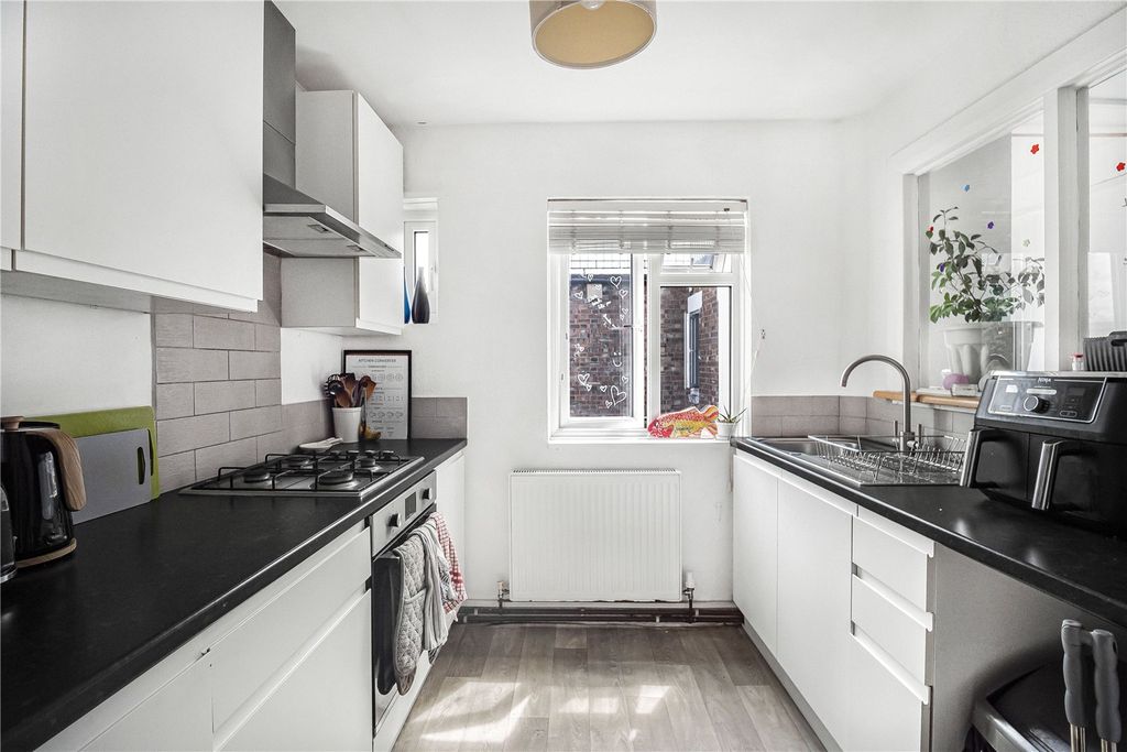 Property photo 2 of 16 Kitchen