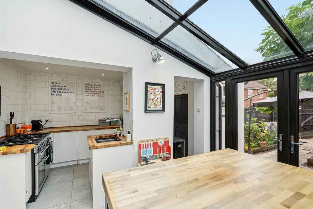 Property photo 3 of 35 21-Newmarketstreet-011.Jpg
