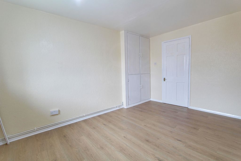 Property photo 2 of 7 Photo 3