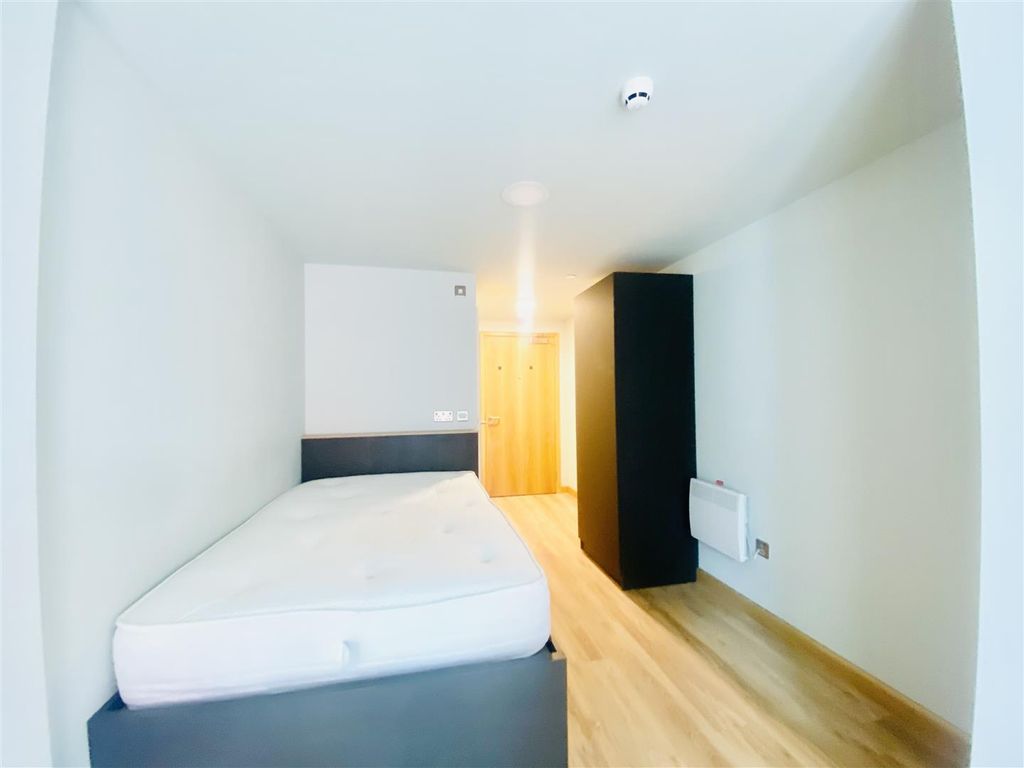 Property photo 1 of 17 Studio