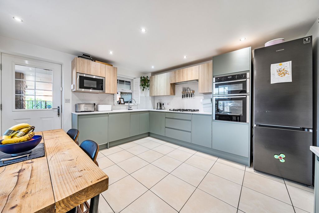 Property photo 3 of 22 Kitchen