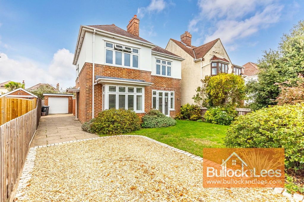 Property photo 1 of 32