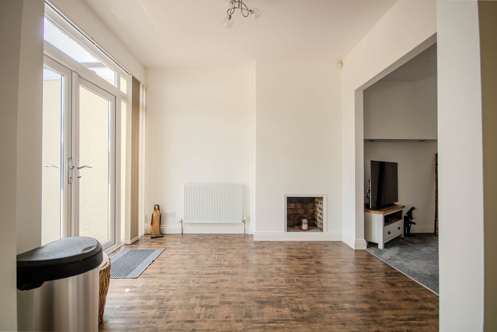 Property photo 3 of 28