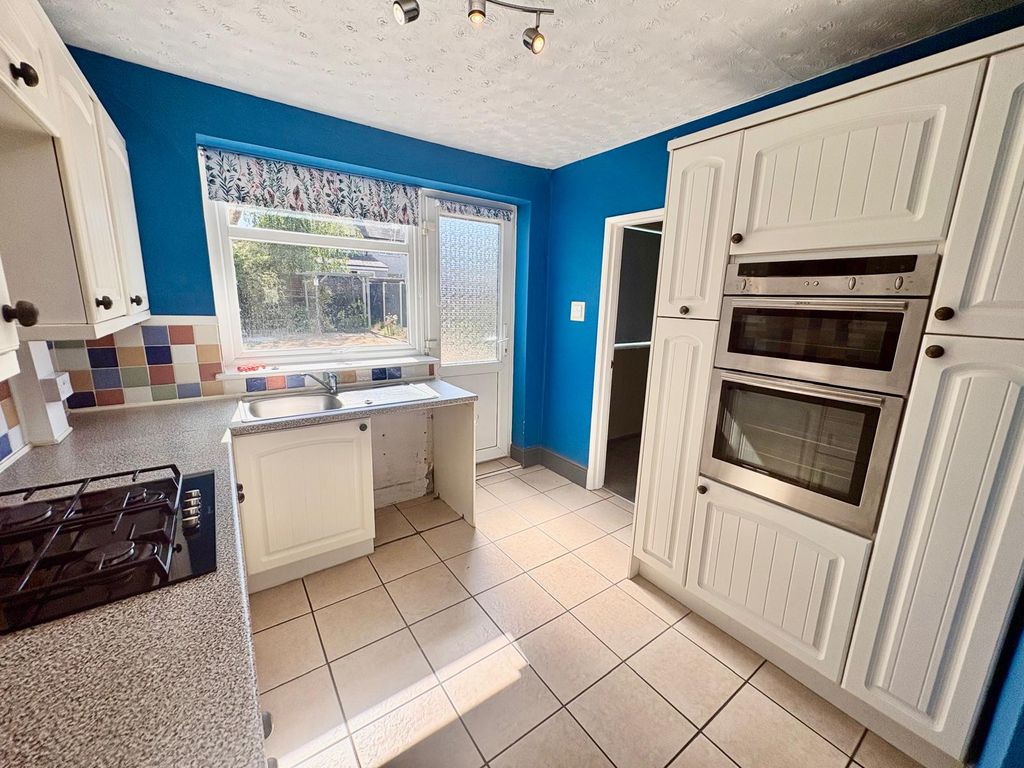 Property photo 3 of 12