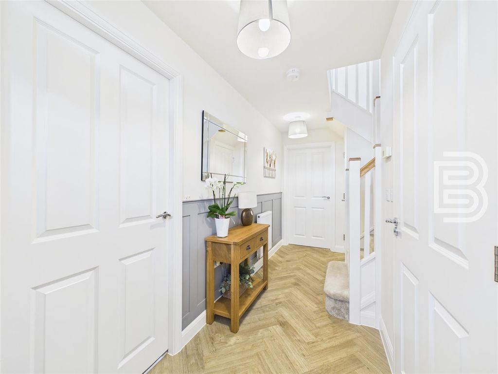 Property photo 3 of 19 Entrance Hall.Jpg