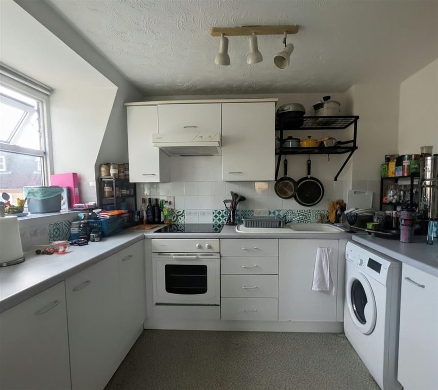 Property photo 2 of 6 F8768913-1cc5-4285-A531-76A28E7E6Dda.Jpg