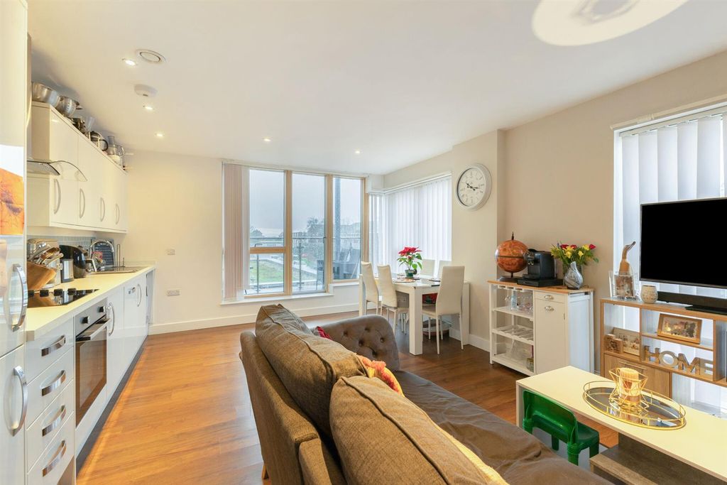 Property photo 3 of 15 102481_3 Causeway Place 1A The Causeway Goring-By-