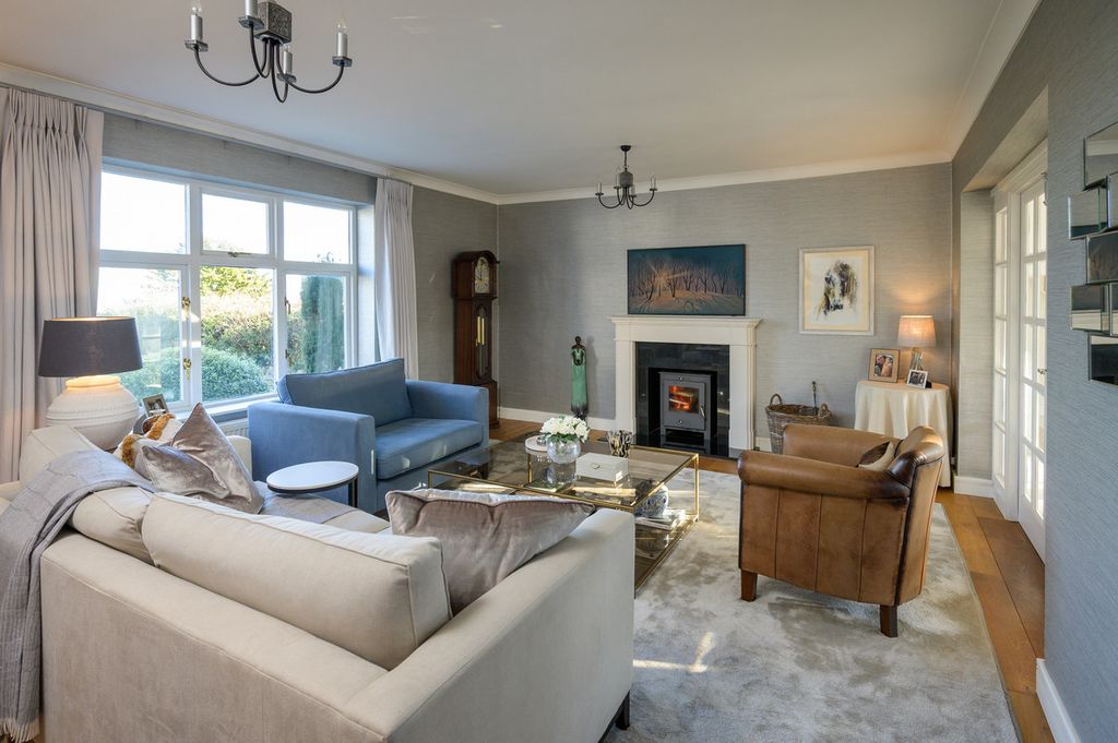 Property photo 2 of 27