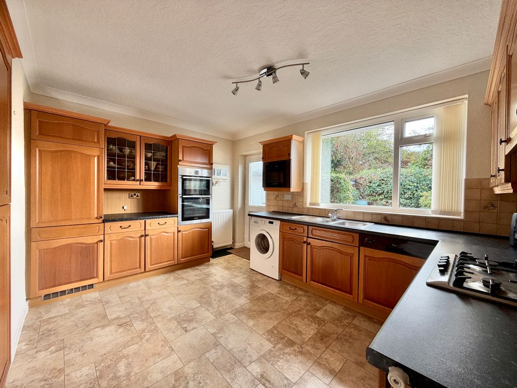 Property photo 2 of 14 Kitchen