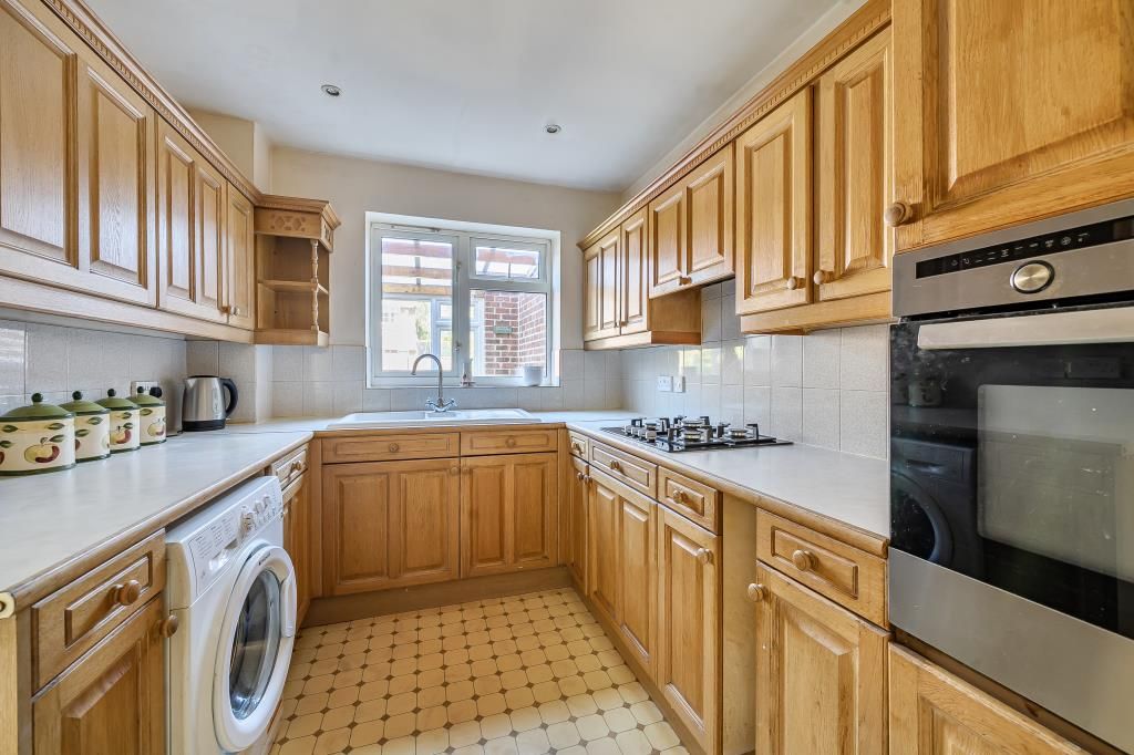 Property photo 3 of 19 Kitchen