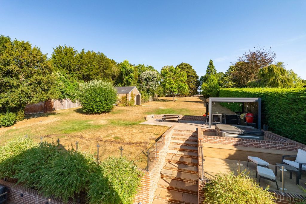 Property photo 3 of 27