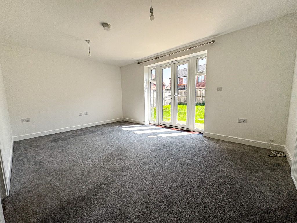 Property photo 3 of 11 4238354