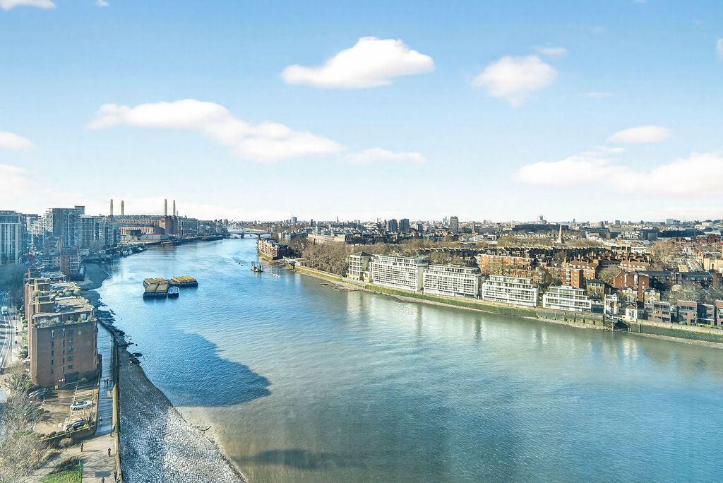 Property photo 3 of 26