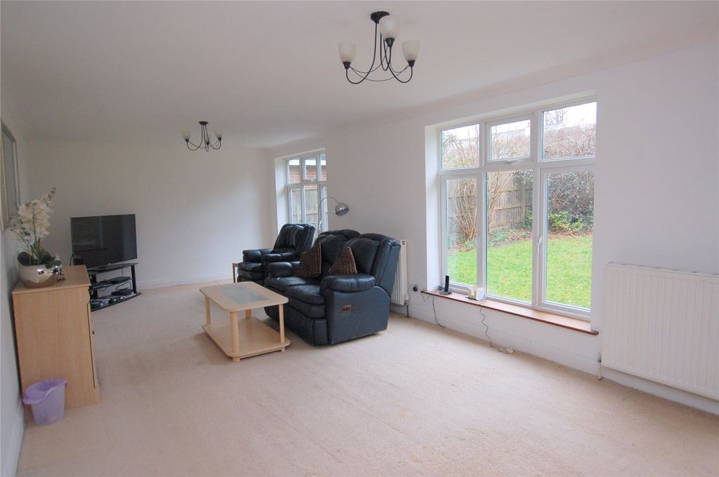 Property photo 3 of 21 Picture No. 25