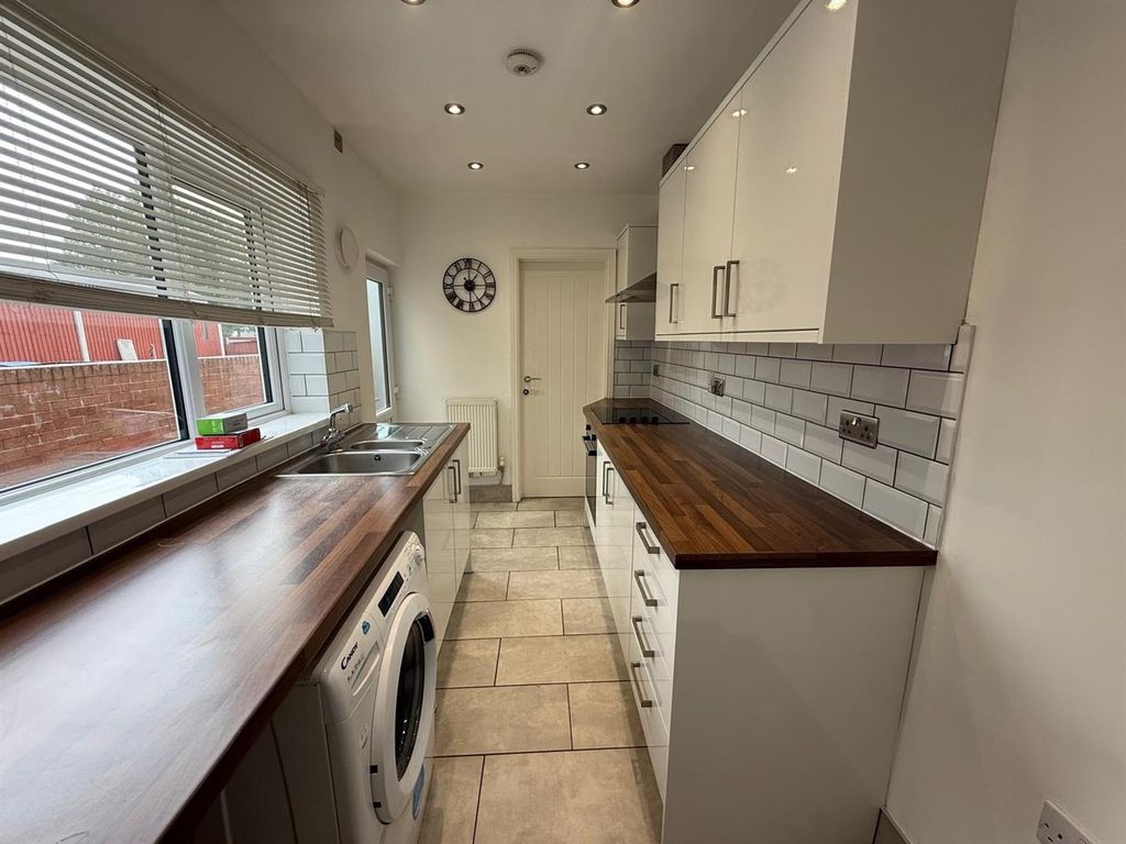 Property photo 3 of 14 Beresford Kitchen.Jpeg