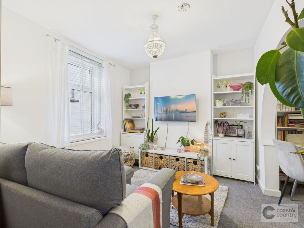 Property photo 2 of 14